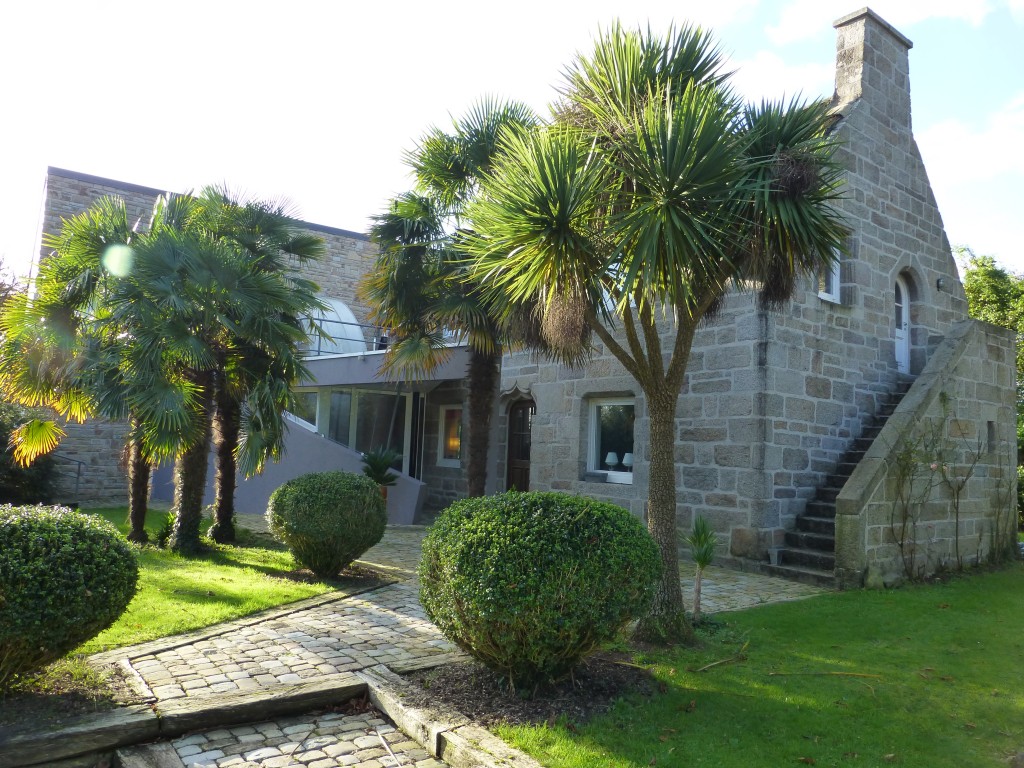 Quimper. L’élégance d’une Chaumière avec une Extension Contemporaine réalisée avec Originalité