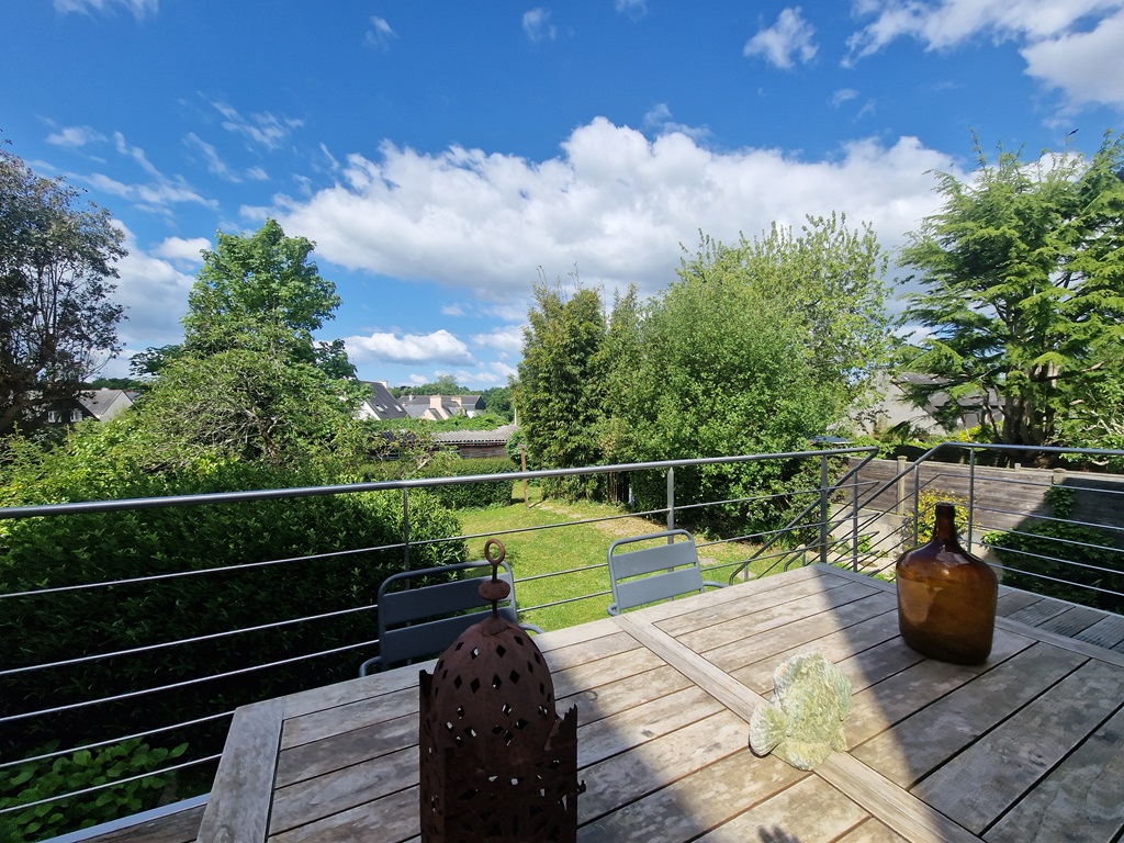 Pont L’abbé, Plein Centre Ville, Généreuse Maison de Ville Rénovée avec Jardin Clos & Garage