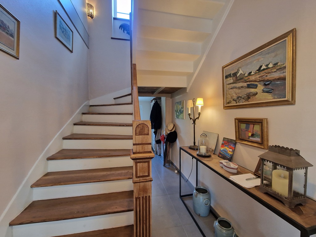 Pont L’abbé, Plein Centre Ville, Généreuse Maison de Ville Rénovée avec Jardin Clos & Garage