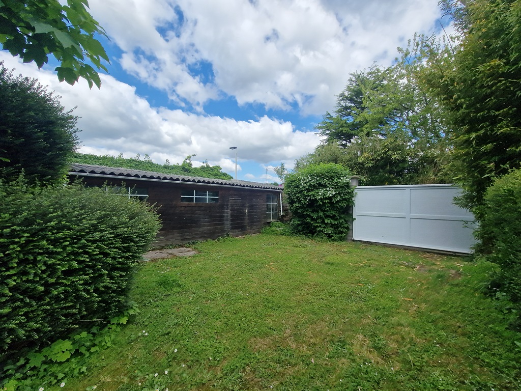 Pont L’abbé, Plein Centre Ville, Généreuse Maison de Ville Rénovée avec Jardin Clos & Garage