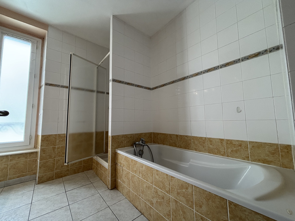 A Louer. Disponible Immédiatement. Quimper, Appartement T4 de 100 m² avec Parking