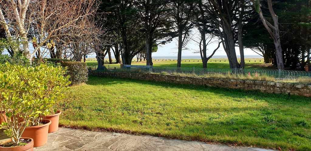 L’ILE TUDY, Vue Panoramique Sur la Plage de Sable Fin, “Villa” De Vacances Avec Jardin Clos
