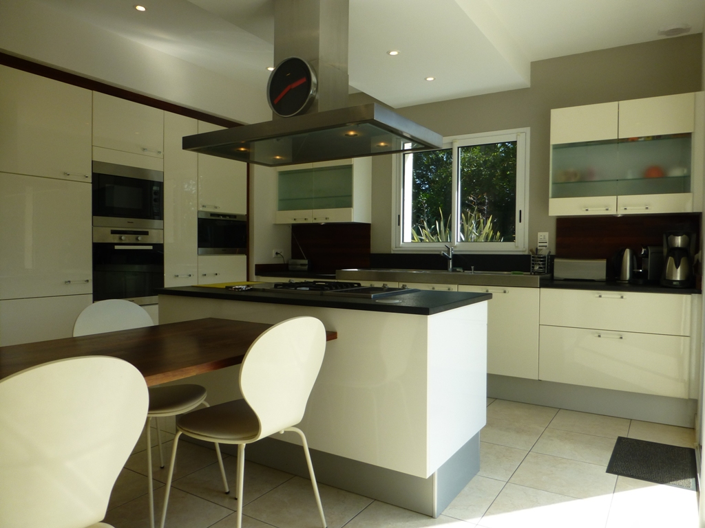 L’unique Villa d’Exception (250 m²) & de Prestige avec Piscine & Spa dans le Neuilly Quimpérois.