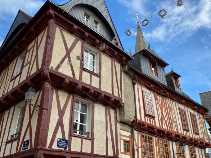 Exceptionnel Vannes Intra Muros Appartement de Charme à rénover de plus 100m2 avec sa vue Imprenable