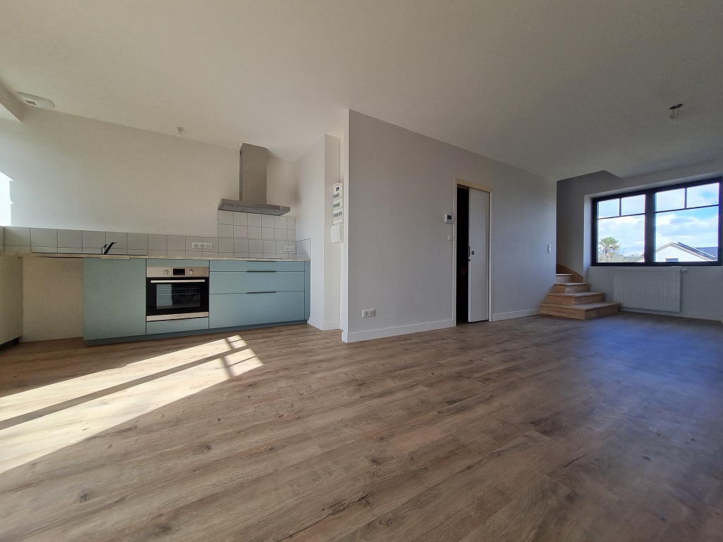 A Louer. Libre Immédiatement. Pont l’Abbé Centre ville, Appartement de Type 3 Avec Terrasse & Parking