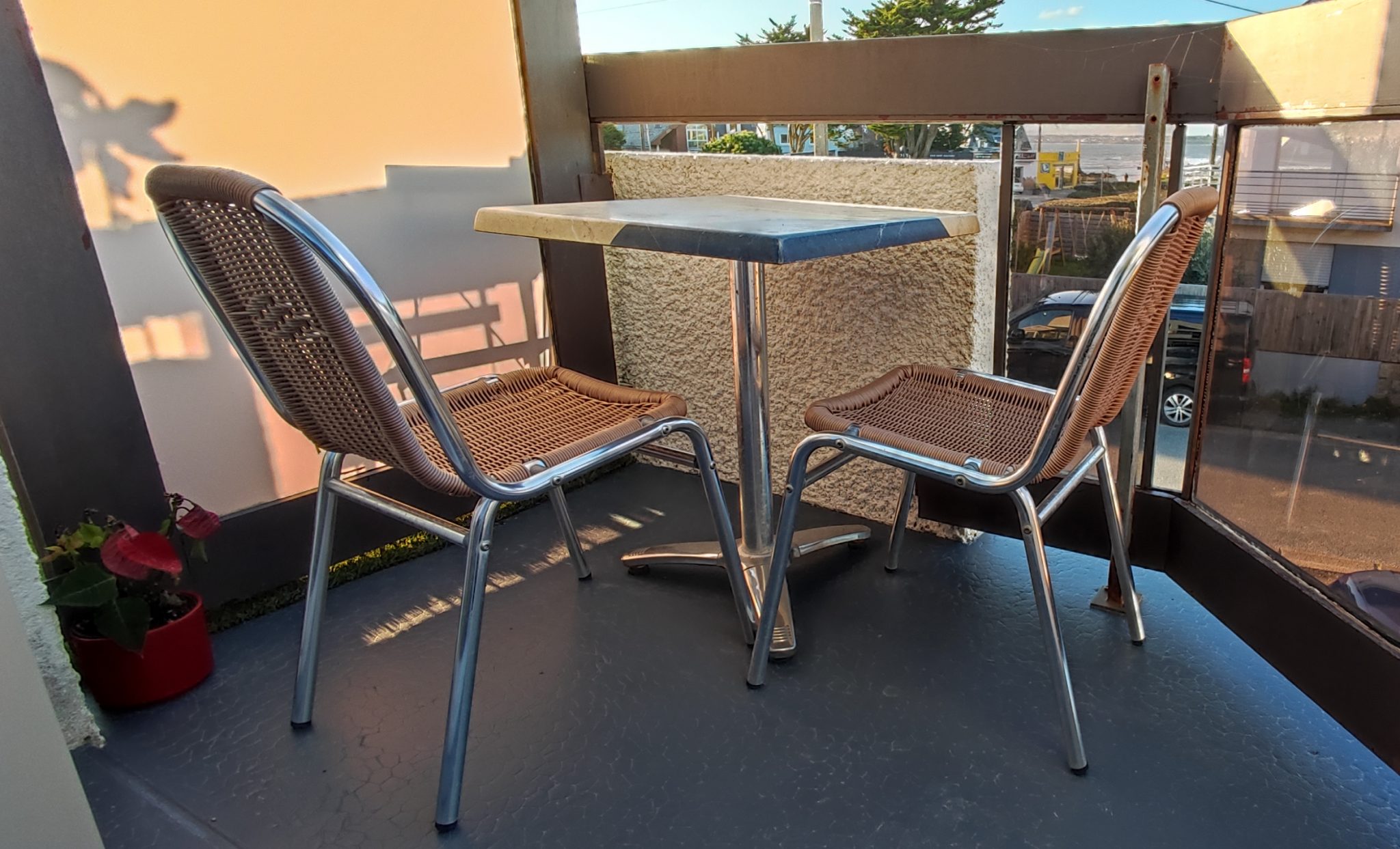 Ploëmeur “Les Pieds dans L’eau” pour ce Lumineux & Séduisant T2 Duplex de 33 m² avec Garage & Balcon