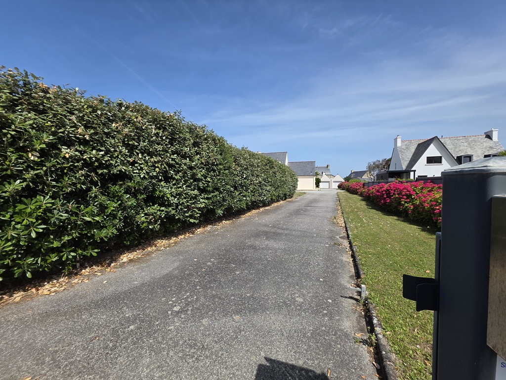 PENMARCH, A 50 mètres de la Plage de Pors-Carn, Généreuse( 180 m²) Maison  avec Jardin de 2141m²
