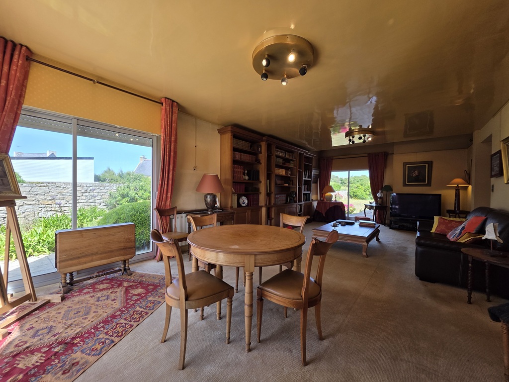 PENMARCH, A 50 mètres de la Plage de Pors-Carn, Généreuse( 180 m²) Maison  avec Jardin de 2141m²