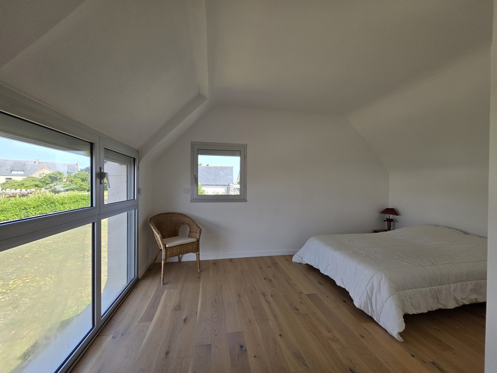 PENMARCH, A 50 mètres de la Plage de Pors-Carn, Généreuse( 180 m²) Maison  avec Jardin de 2141m²