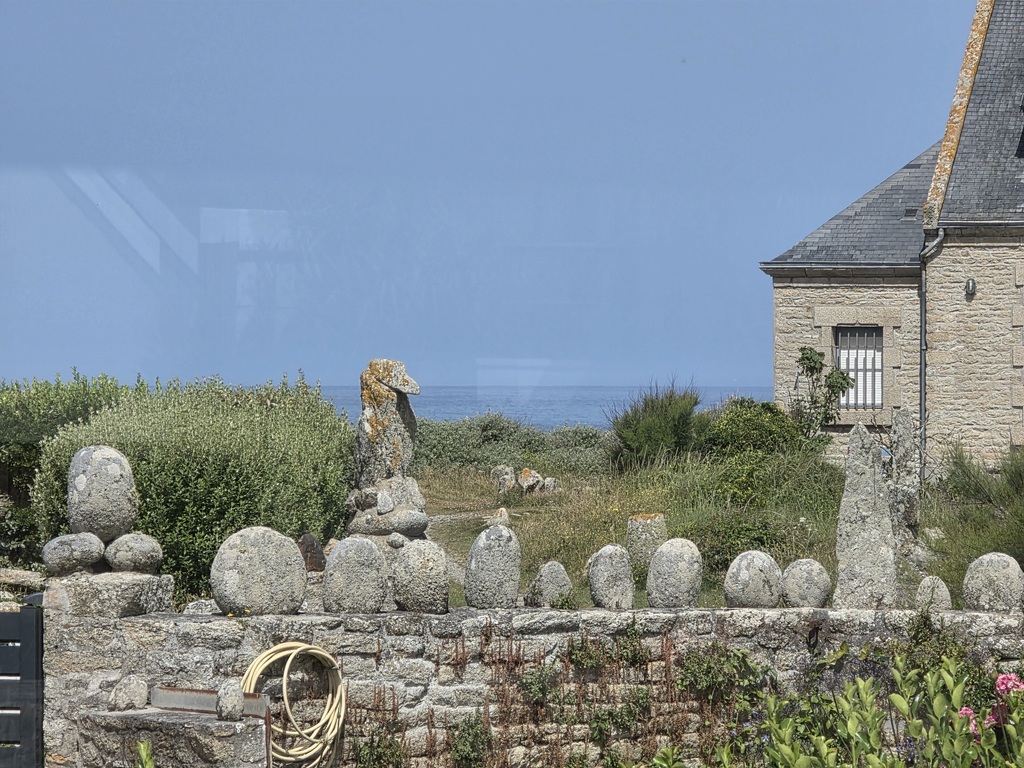 PENMARCH, A 50 mètres de la Plage de Pors-Carn, Généreuse( 180 m²) Maison  avec Jardin de 2141m²