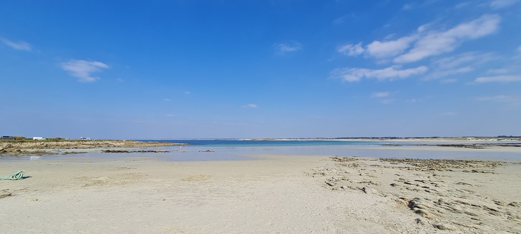 PENMARCH, A 50 mètres de la Plage de Pors-Carn, Généreuse( 180 m²) Maison  avec Jardin de 2141m²
