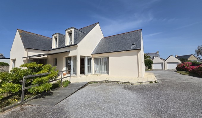 PENMARCH, A 50 mètres de la Plage de Pors-Carn, Généreuse( 180 m²) Maison  avec Jardin de 2141m²
