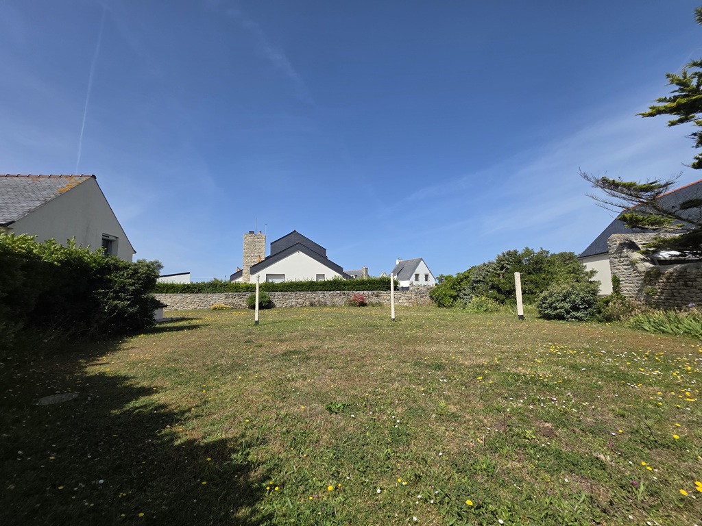 PENMARCH, A 50 mètres de la Plage de Pors-Carn, Généreuse( 180 m²) Maison  avec Jardin de 2141m²