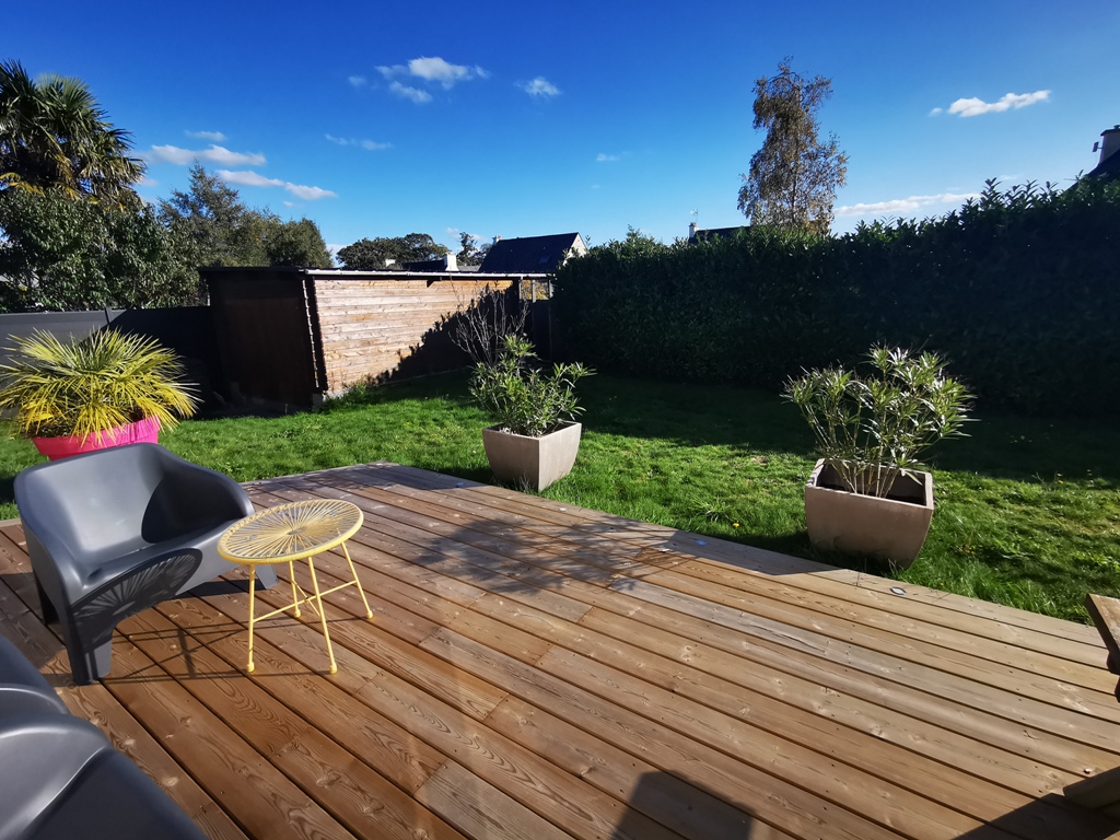 A LOUER. Libre Immédiatement, GUENGAT, Quartier Résidentiel en Campagne pour cette Contemporaine