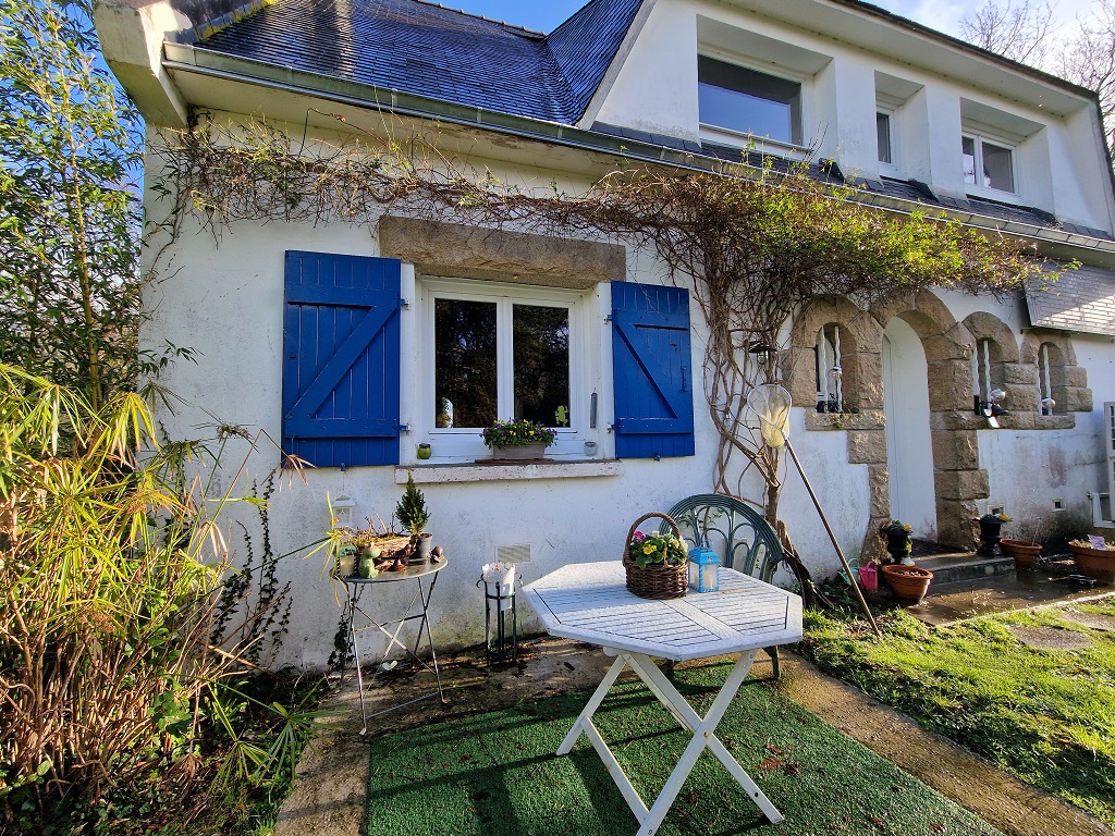 Exclusivité Agence, LOCTUDY, La Maison Bretonne de 3 chambres Avec Son Jardin Clos de 1900m²