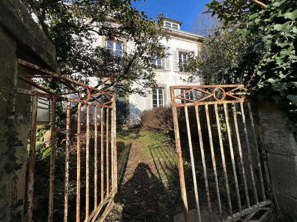 Quimper L’exceptionnelle & Rarissime Demeure Bourgeoise de 235 m² au Cœur de Ville