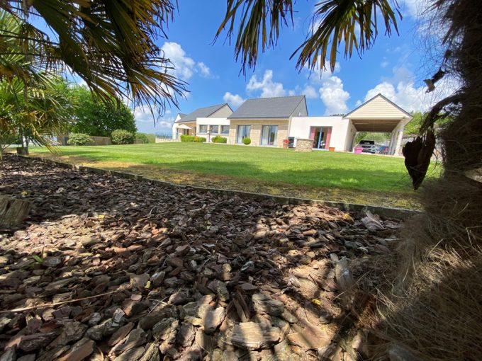 Quimper (5 min) L’élégante & Qualitative Maison Contemporaine de Plain Pied de 210 m² sur 5000 m²