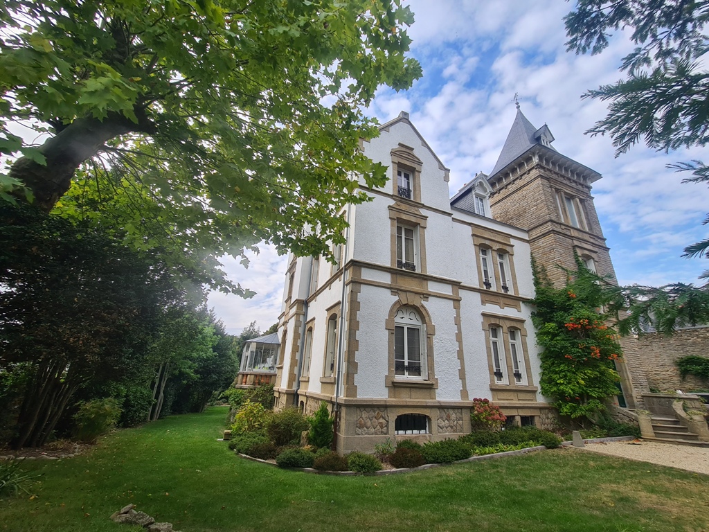 Douarnenez L’exceptionnelle & Rarissime Demeure Bourgeoise de 360 m² au Cœur de Ville.