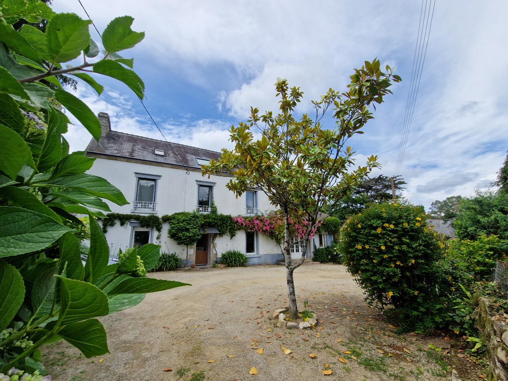 Exclusivité Agence Douarnenez, Cadre Enchanteur & l’Improbable Découverte Pour Propriété de Charme
