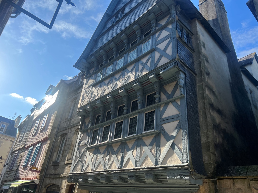 Quimper Centre Historique. Un Chef-d’œuvre Architecturale du XVI ème Siècle pour 400 m²