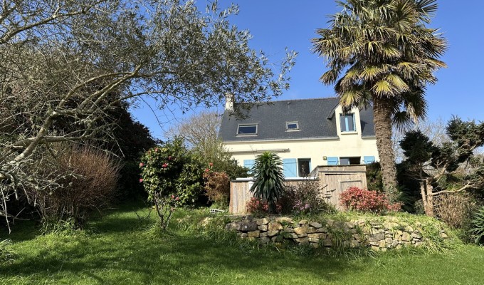 Audierne – Emplacement Recherché pour cette Maison de 110 m² avec Jardin Terrasse & Sous-Sol