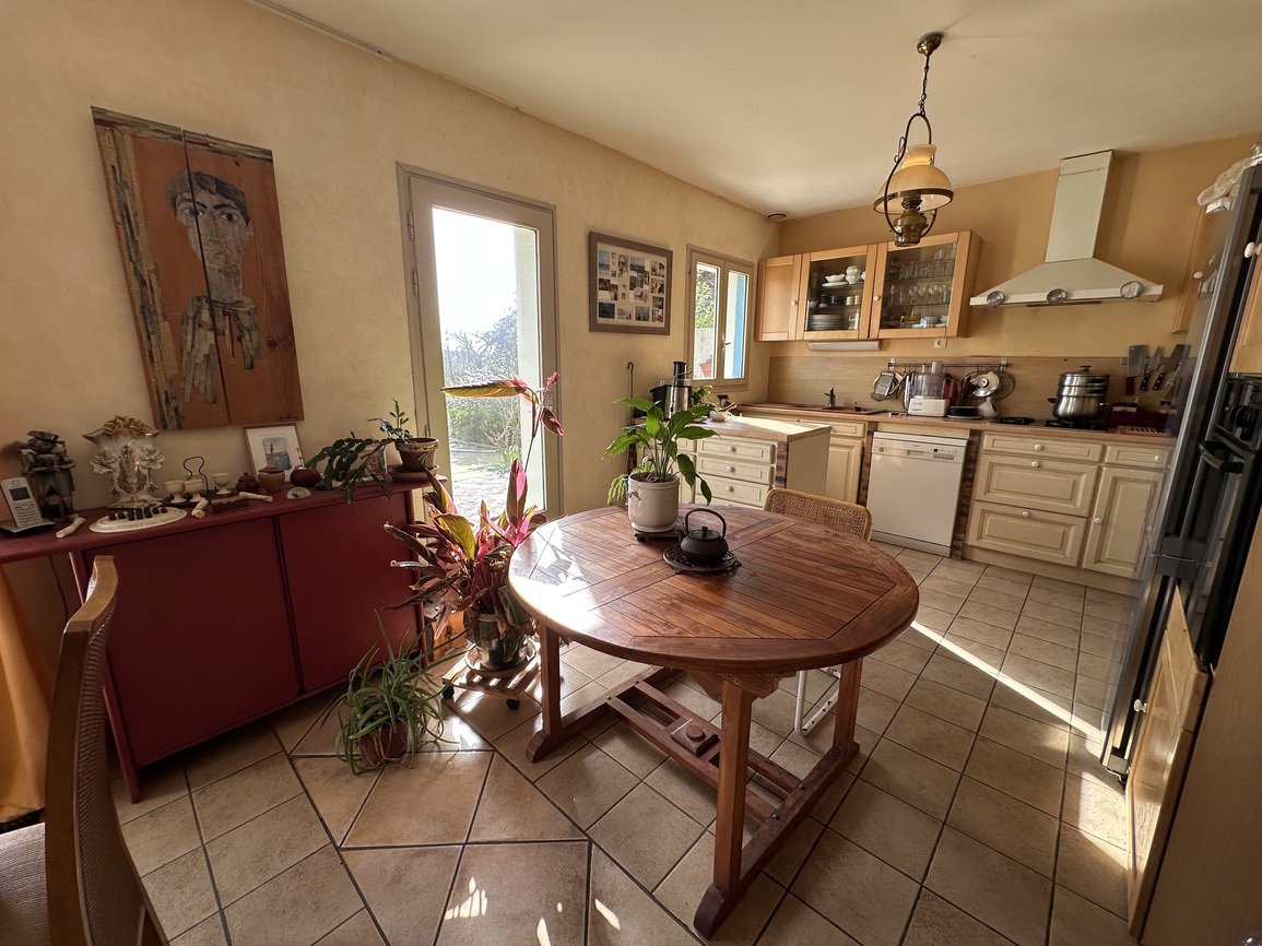 Audierne – Emplacement Recherché pour cette Maison de 110 m² avec Jardin Terrasse & Sous-Sol