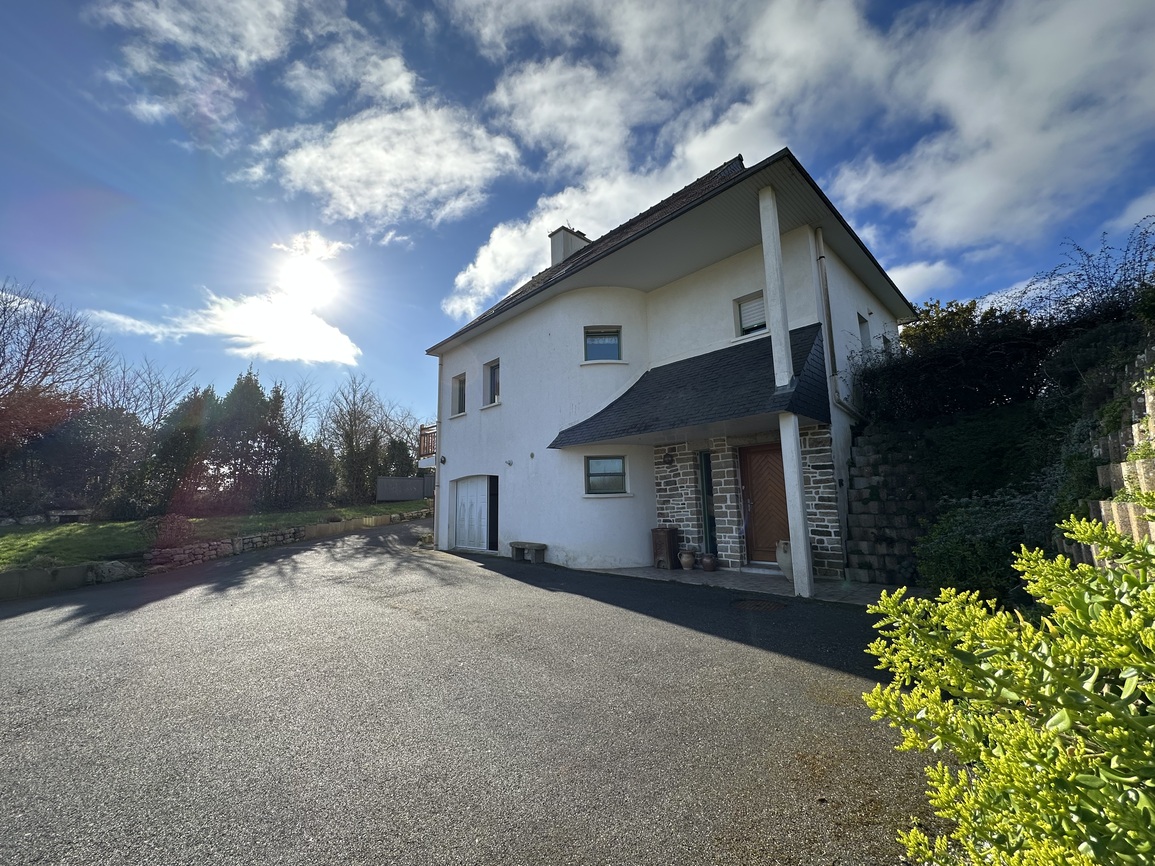 Audierne – Superbe Maison Contemporaine avec Vie de Plain Pied à 500 m des Commerces du Centre