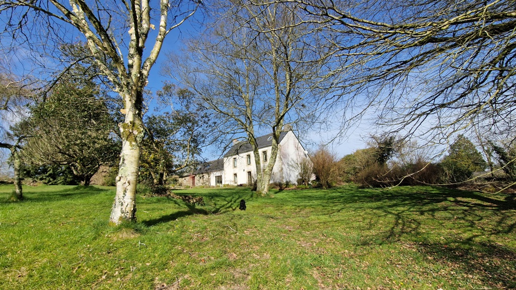 Exclusivité Agence. Cadre de Verdure sur Chateaulin, Pour Bel Ensemble en Pierre sur 1.5 Ha