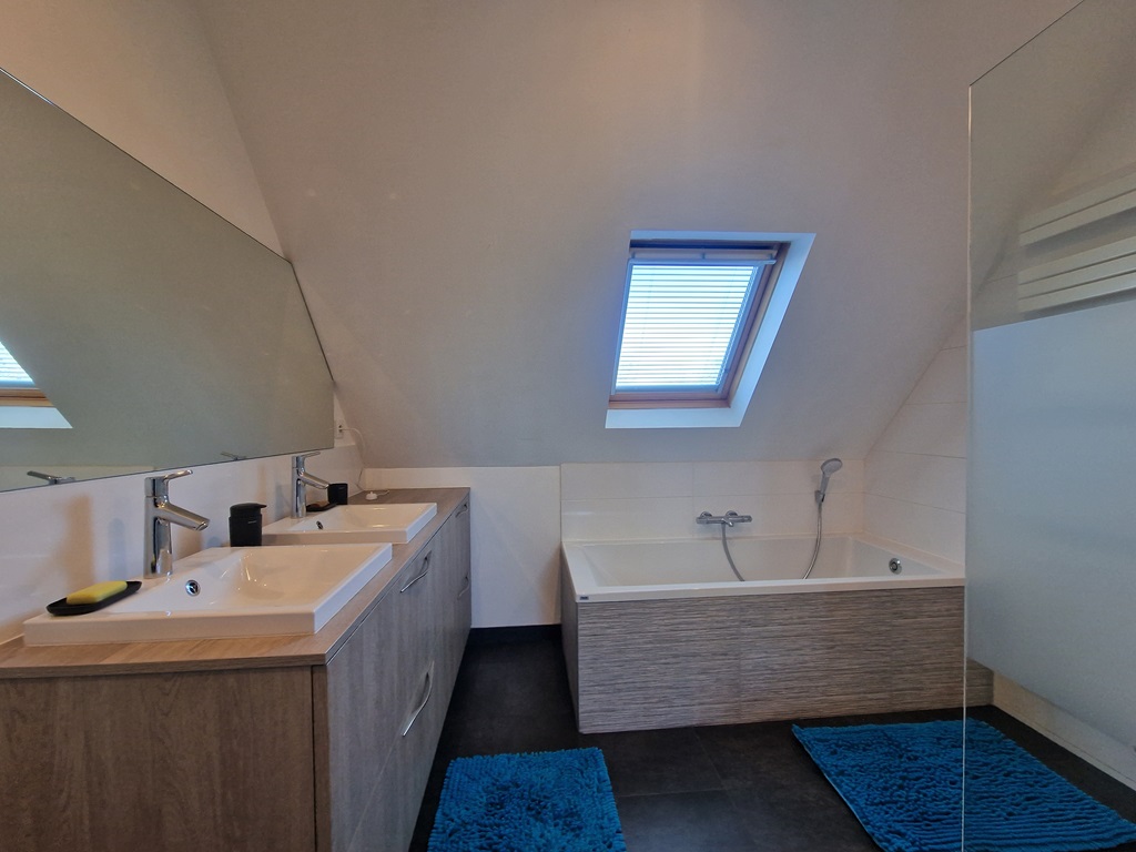 Entre Terre & Mer. La Maison Contemporaine Intemporelle Avec son Garage-Atelier (80m²) & Jardin de 1150m²