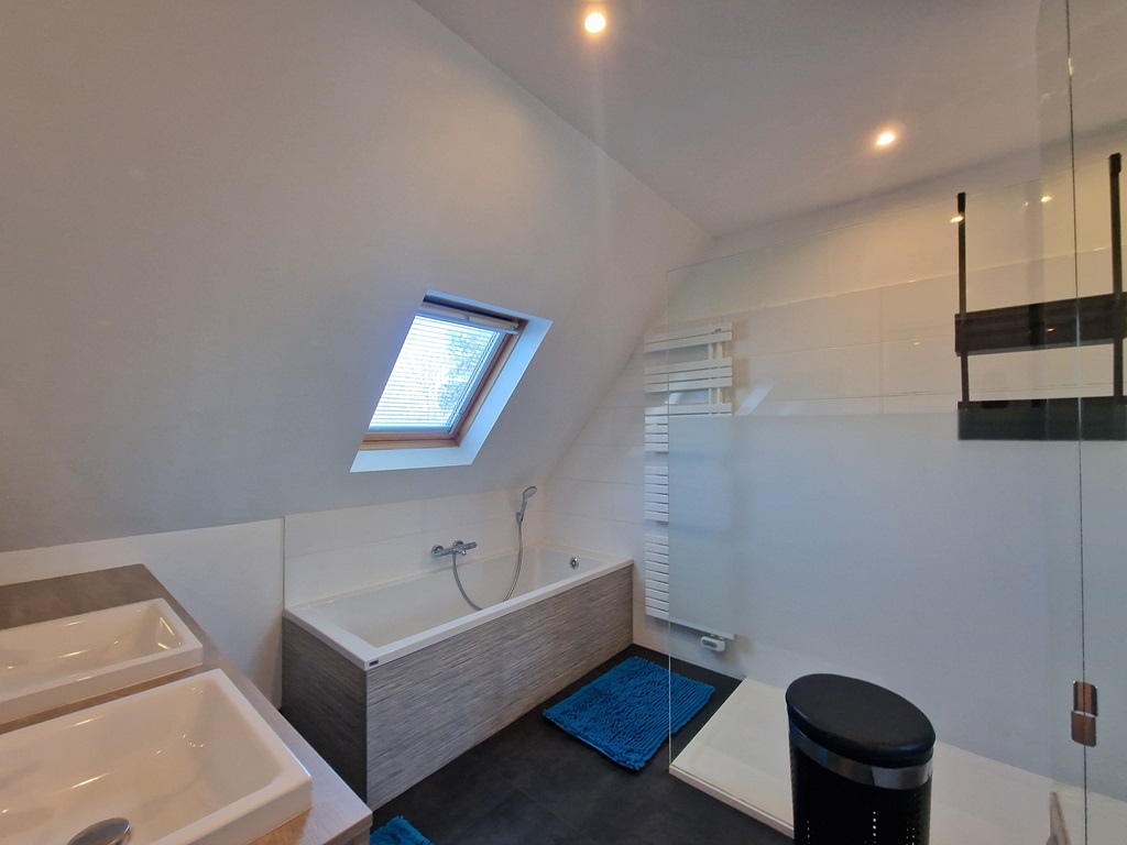 Entre Terre & Mer. La Maison Contemporaine Intemporelle Avec son Garage-Atelier (80m²) & Jardin de 1150m²