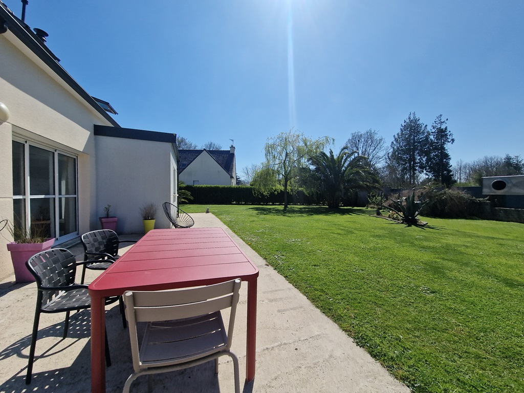 Entre Terre & Mer. La Maison Contemporaine Intemporelle Avec son Garage-Atelier (80m²) & Jardin de 1150m²