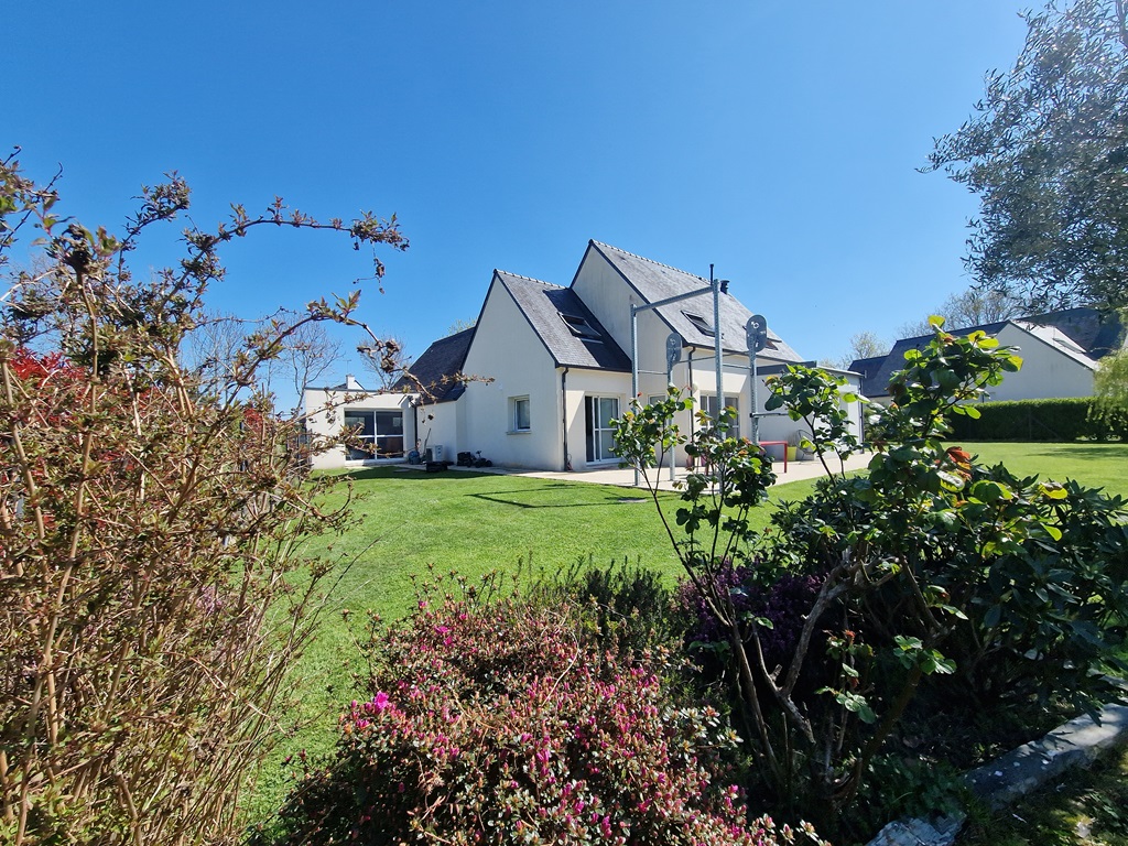 Entre Terre & Mer. La Maison Contemporaine Intemporelle Avec son Garage-Atelier (80m²) & Jardin de 1150m²