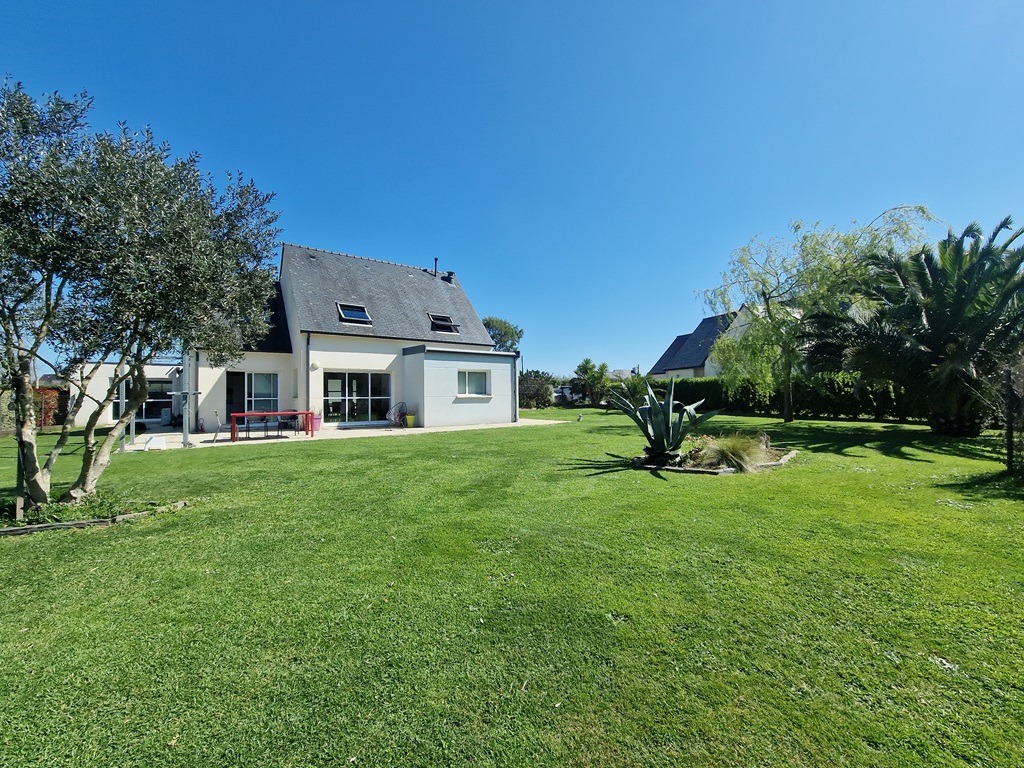 Entre Terre & Mer. La Maison Contemporaine Intemporelle Avec son Garage-Atelier (80m²) & Jardin de 1150m²
