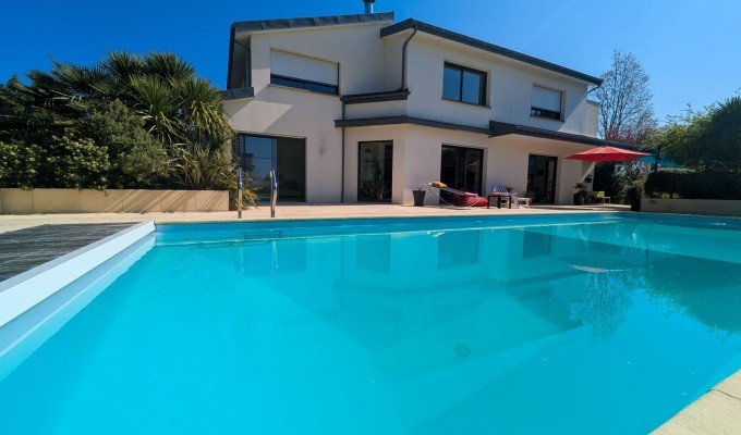 Ploërmel – Ambiance Raffinée & Style Design Pour Cette Splendide Villa d’Architecte (350m²)