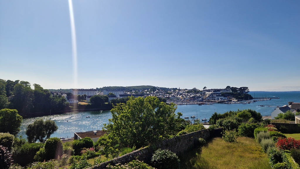 Exclusivité Agence. Élégance & Vue Mer Panoramique – Adresse d’Exception  À DOUARNENEZ