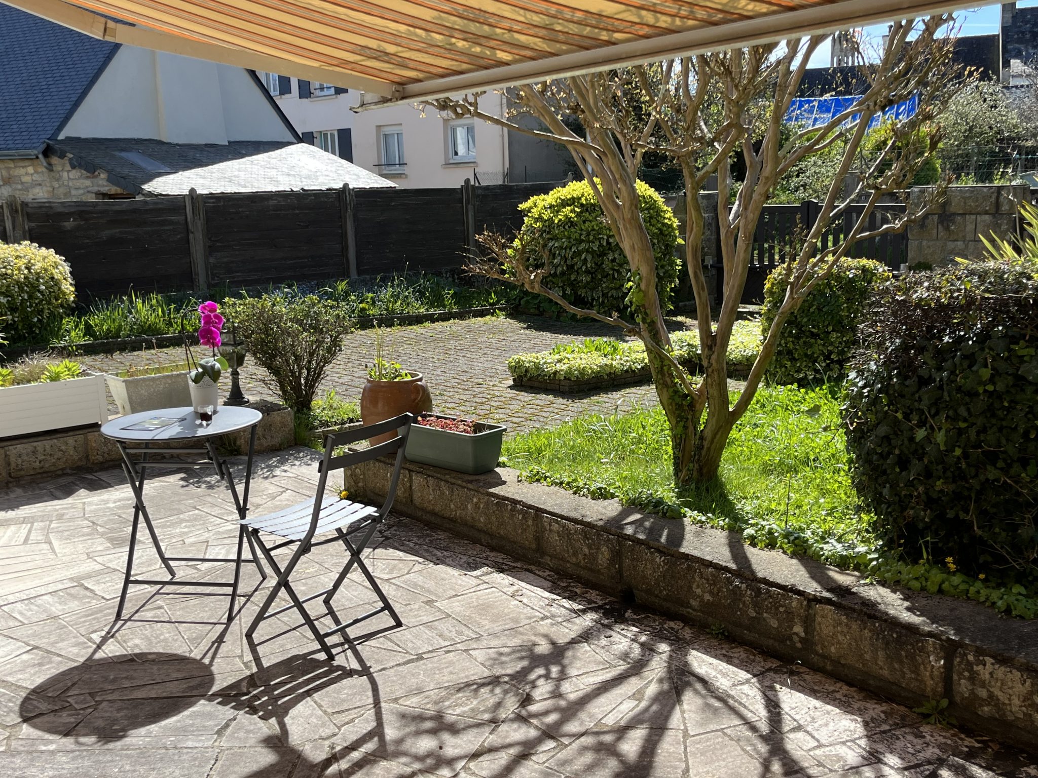 Ploemeur Bourg – Volume & Caractère Pour Cette Maison de 240 m² Sur Son Terrain Clos & Calme