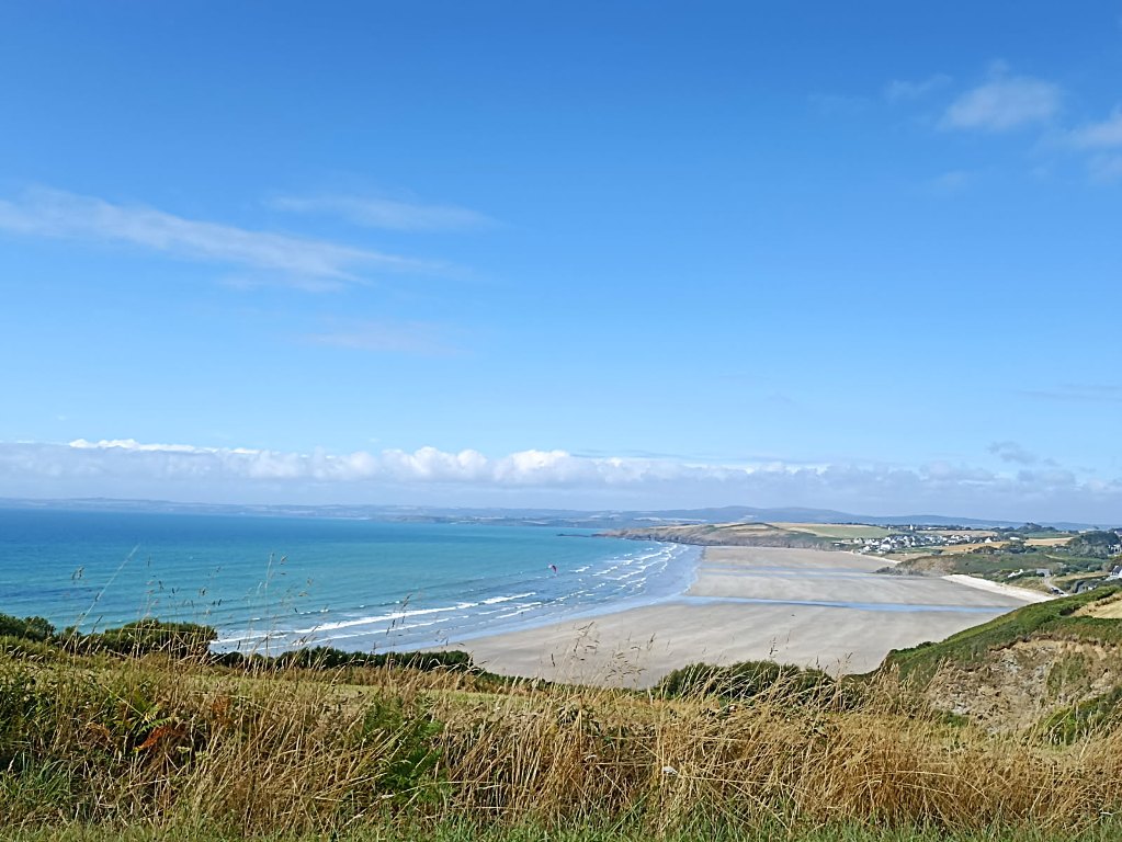 Entre Plages et Campagne. Évasion & Elégance Face à La Majestueuse Baie de Douarnenez