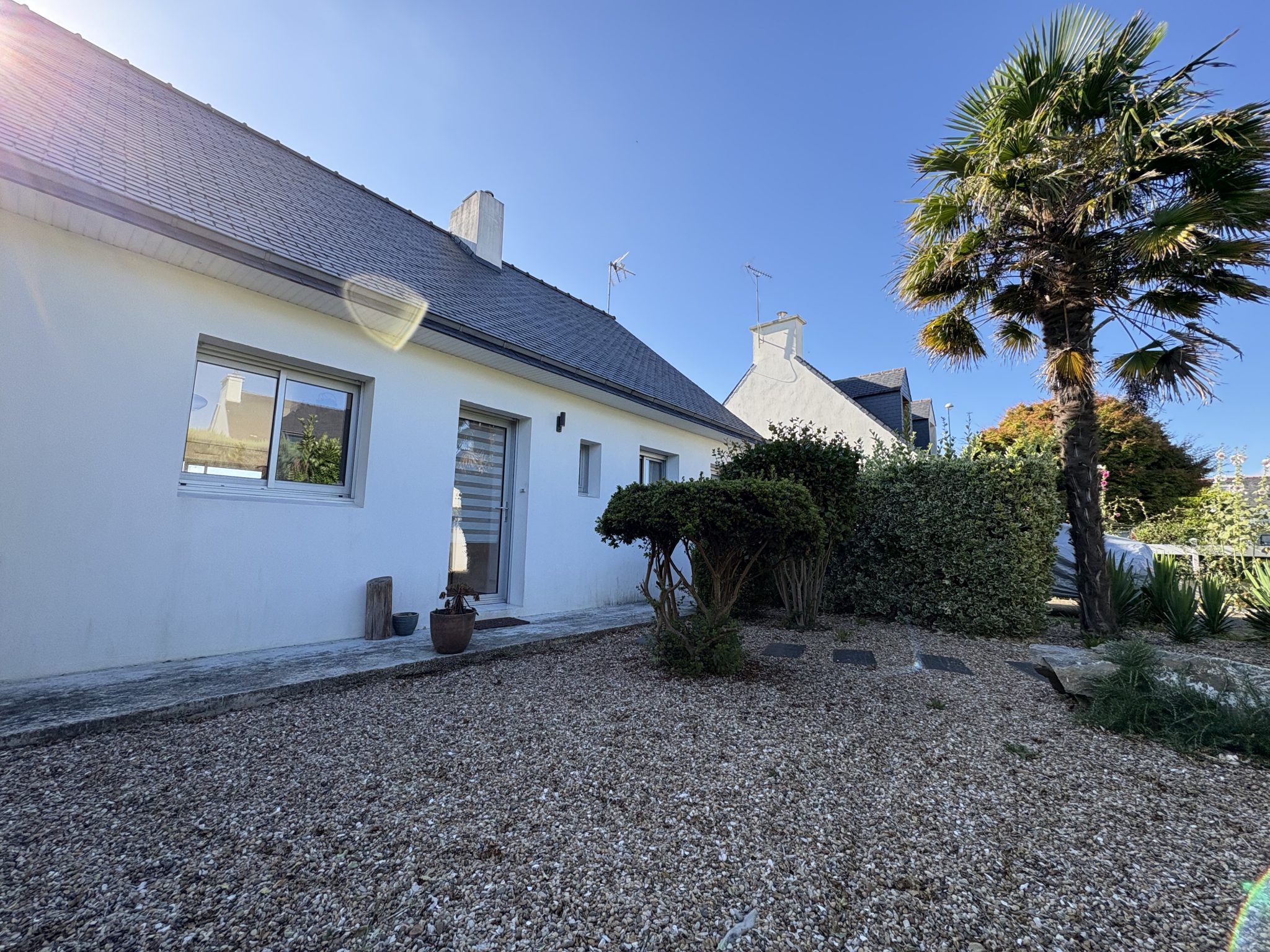 Pleuven – Lumineuse & Évolutive Contemporaine de 1991 Avec Jardin Arboré à Deux Pas des Commodités