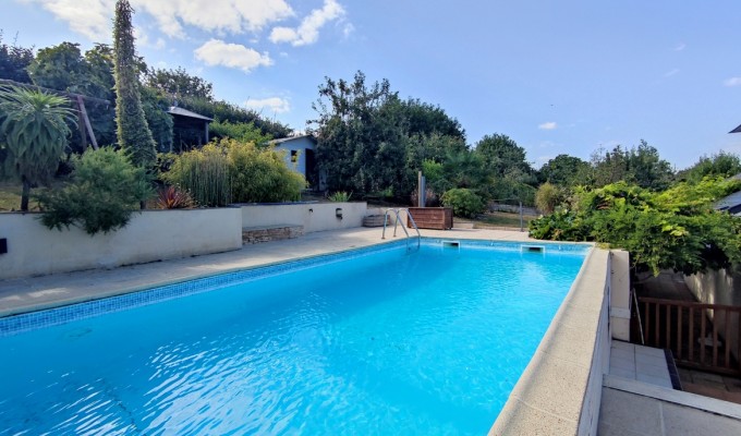 Quimper. Remarquable Maison Contemporaine 4 Chambres (140 m2) avec Piscine & Vue sur l’Odet.