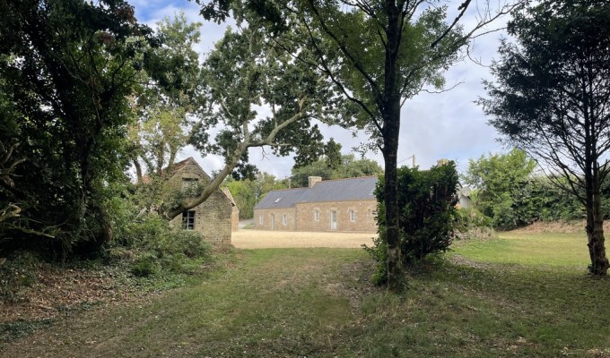 Guiler-sur-Goyen – Ancien Corps de Ferme en Pierre avec Terrain de 6700m² et Dépendances