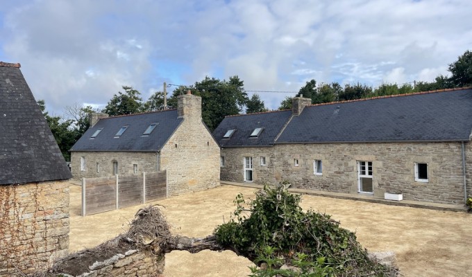 Guiler-Sur-Goyen. Ancien Corps de Ferme en Pierre – Deux Maisons, Dépendances et Terrain de 4 600 m²