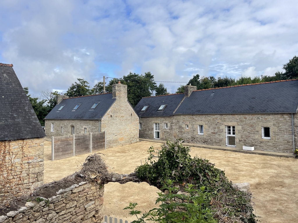 Guiler-Sur-Goyen. Ancien Corps de Ferme en Pierre – Deux Maisons, Dépendances et Terrain de 4 600 m²