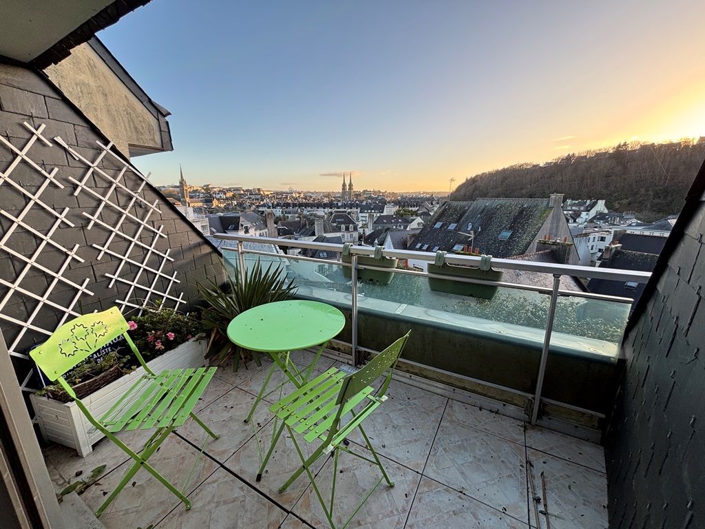 Quimper Centre Ville. Appartement T5 Duplex Avec Ascenseur, Balcon, Garage & Cave.