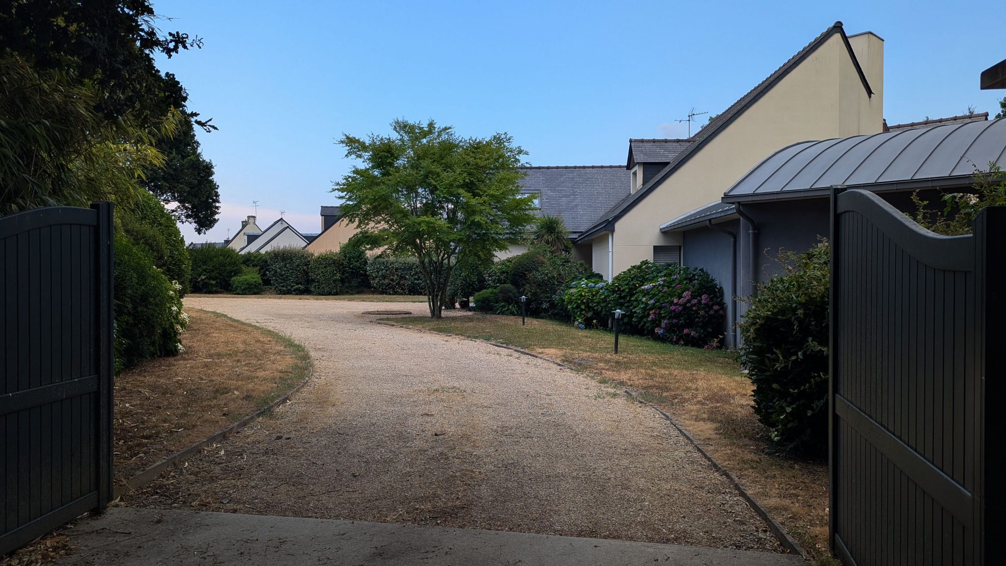 Ploërmel – La Généreuse et Intime Maison d’Architecte (260 m²) Parc & Piscine Plein Sud