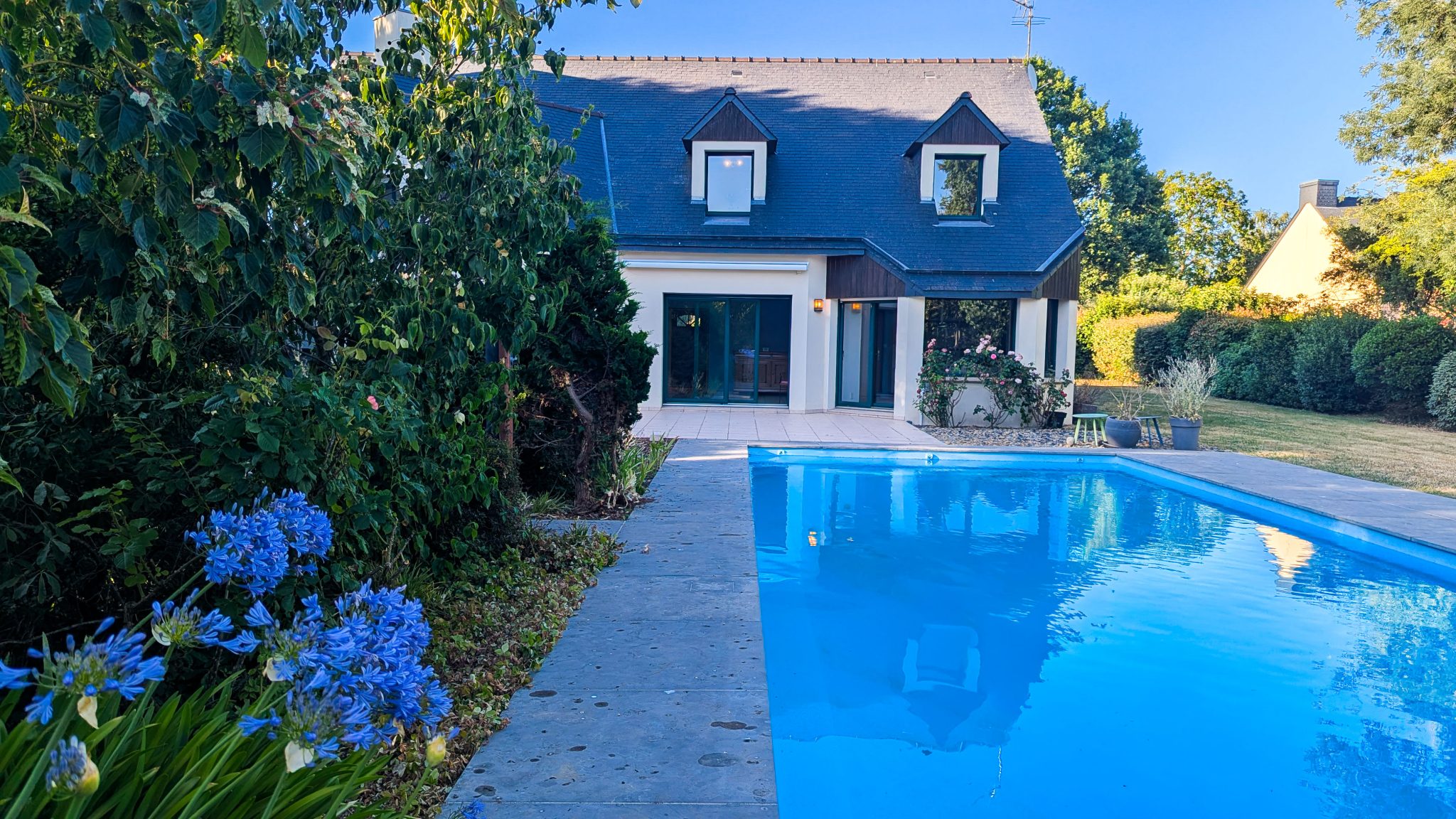 Ploërmel – La Généreuse et Intime Maison d’Architecte (260 m²) Parc & Piscine Plein Sud