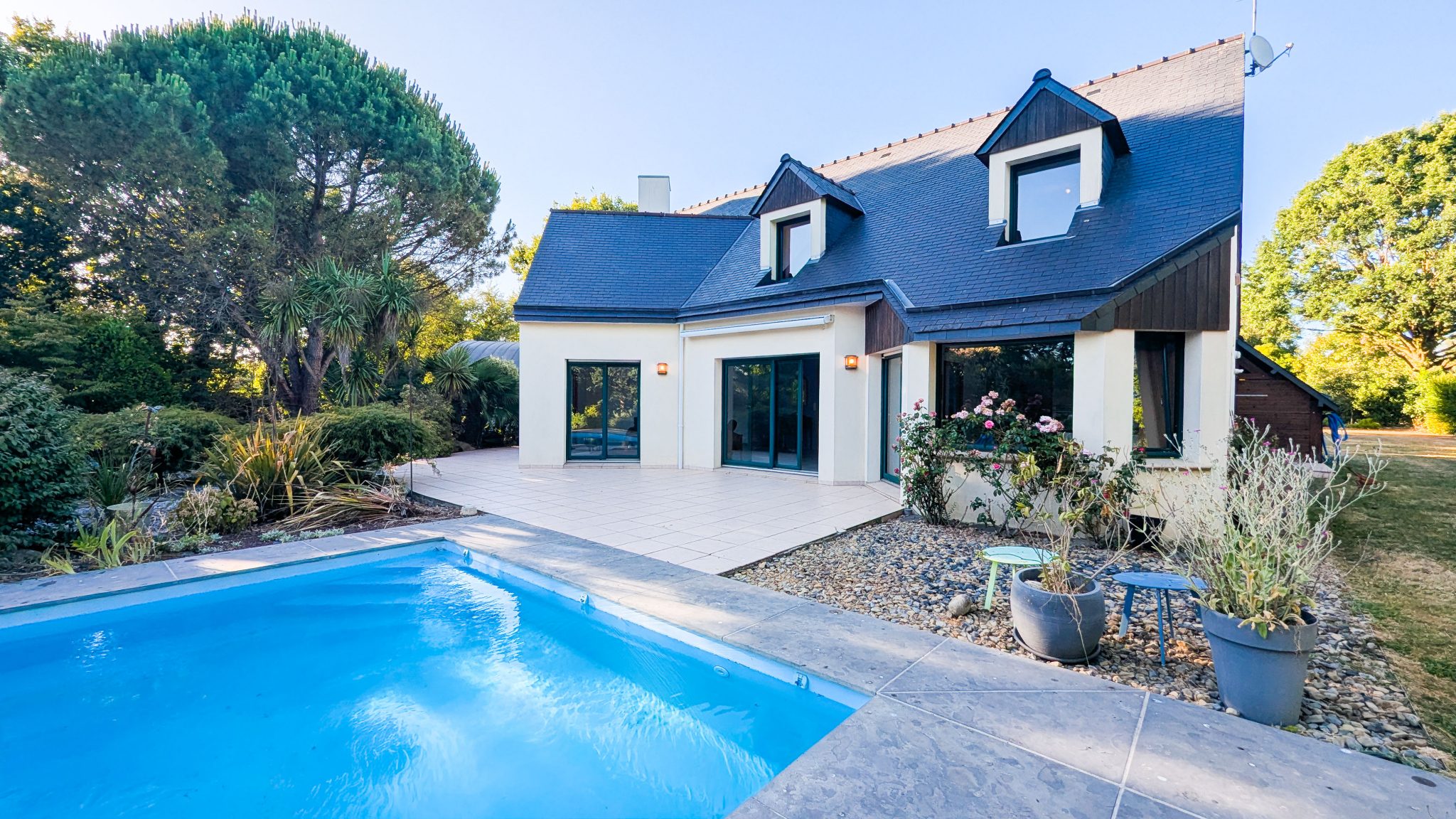 Ploërmel – La Généreuse et Intime Maison d’Architecte (260 m²) Parc & Piscine Plein Sud