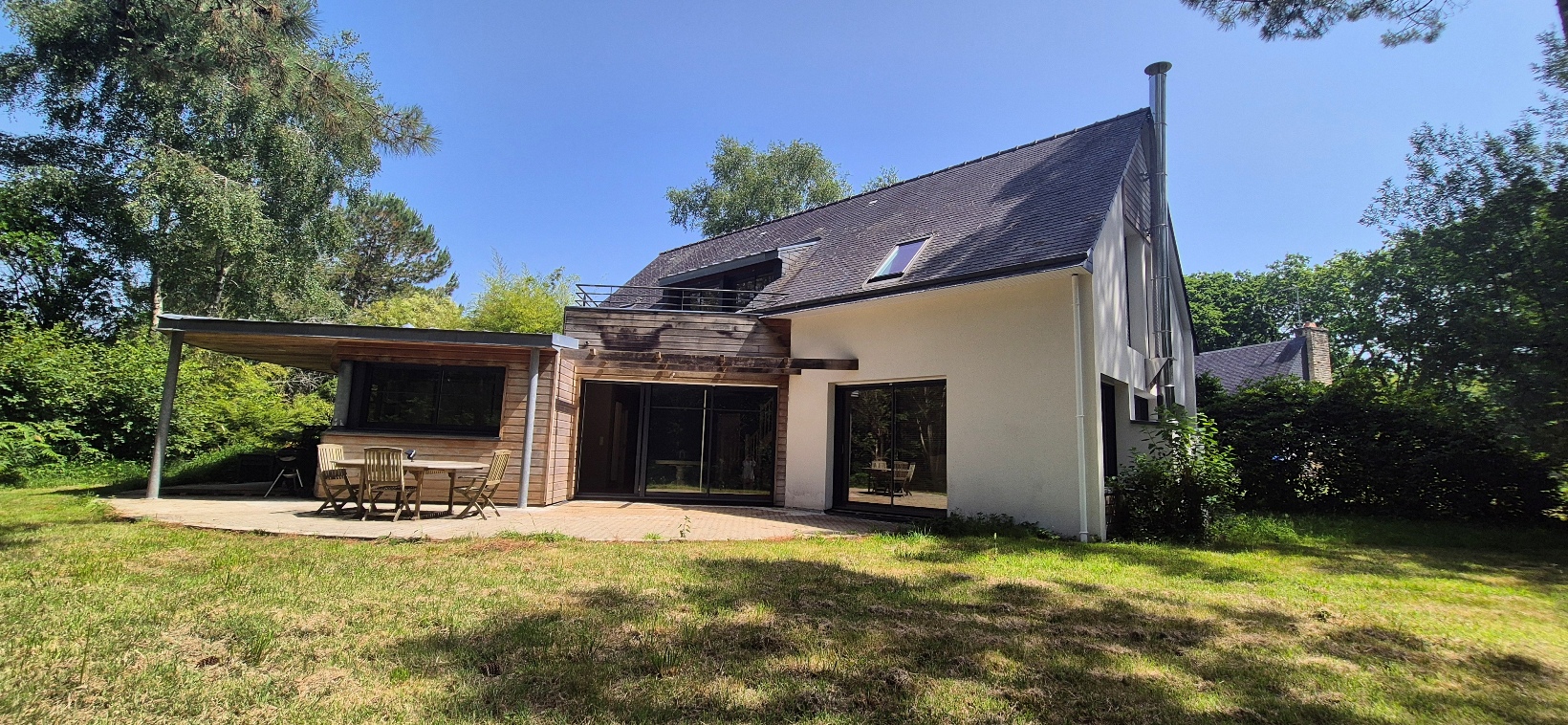 Clohars Fouesnant. Généreuse Contemporaine d’architecte de 200m² sur terrain de 2400 m²