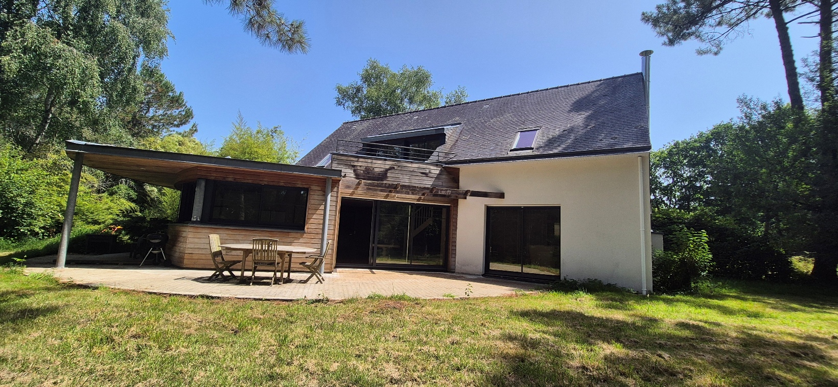 Clohars Fouesnant. Généreuse Contemporaine d’architecte de 200m² sur terrain de 2400 m²