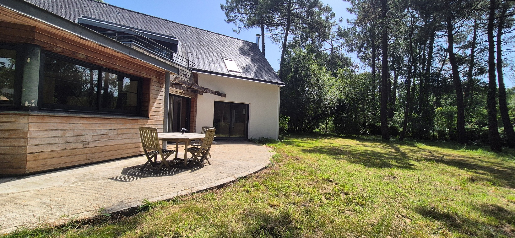 Clohars Fouesnant. Généreuse Contemporaine d’architecte de 200m² sur terrain de 2400 m²