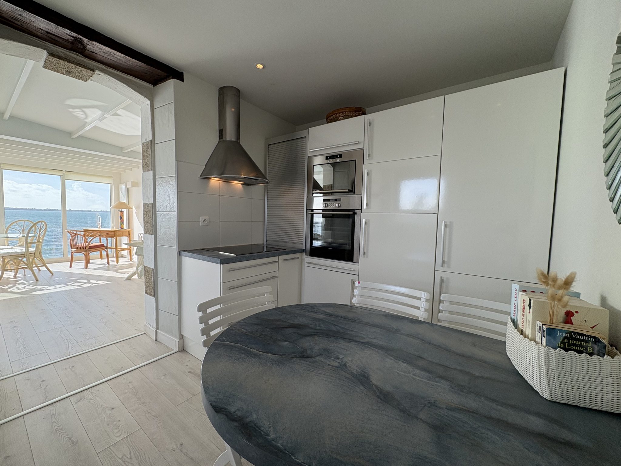 Concarneau, Vue Imprenable sur L’océan Pour Ce T3 Duplex, Terrasse Panoramique & Son Jardin Accès Direct A La Plage